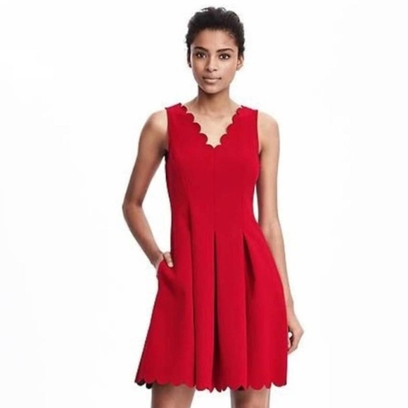 NWT $138 Banana Republic Size 8 Red Scalloped Fit & Flare Pleated Scuba Dress NWT $138 Banana Republic Size 8 Red Scalloped Fit & Flare Pleated Scuba Dress